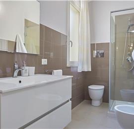 5 bedroom villa with infinity pool, Castellammare del Golfo, sleeps 9